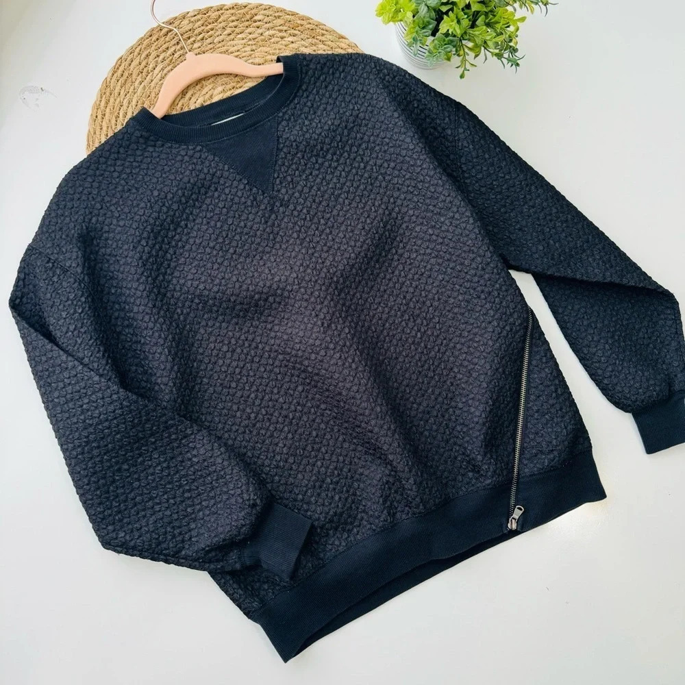 UO‎ Silence & Noise Black Textured Zipper Sweatshirt Size Small